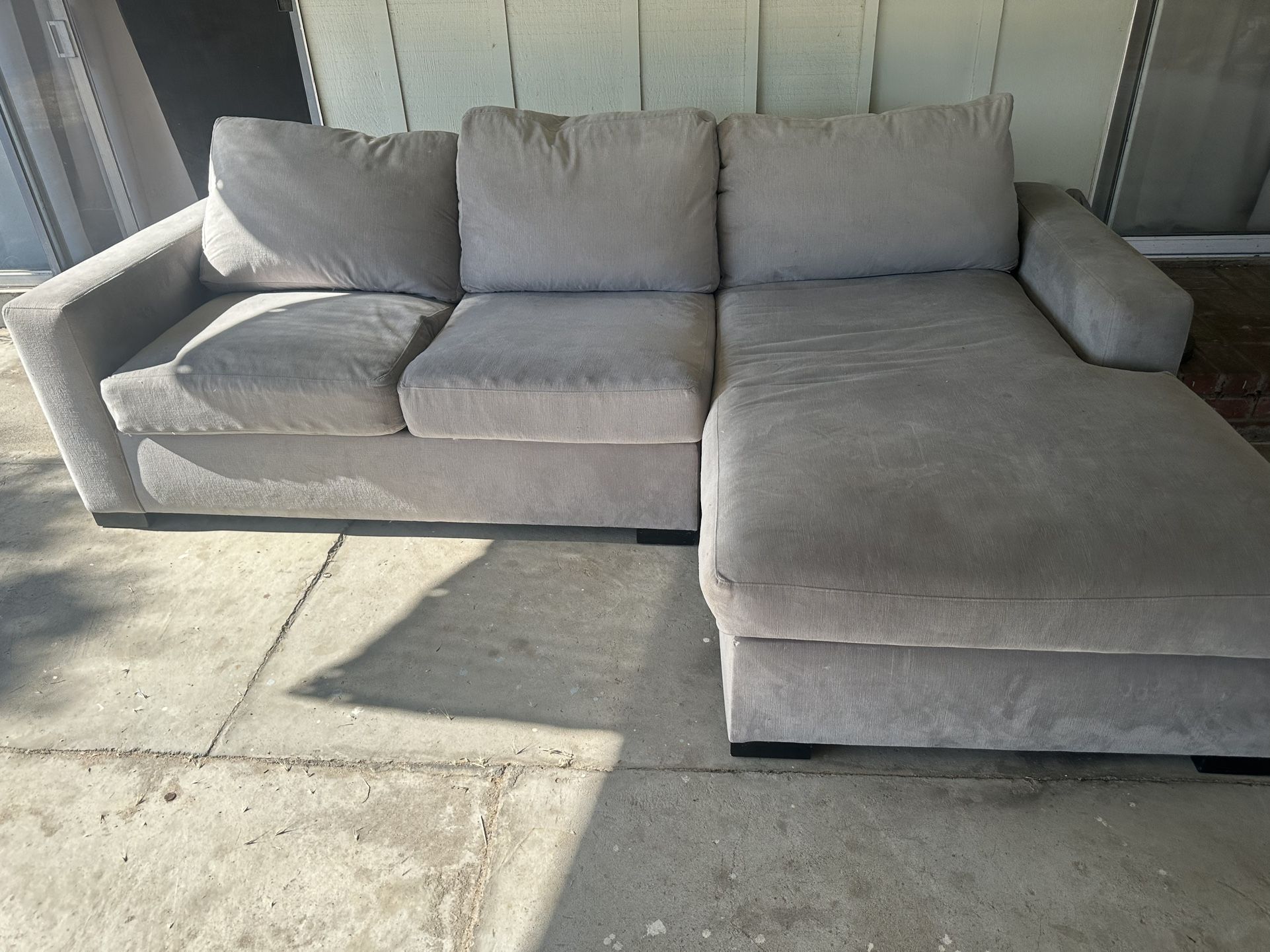 Sectional Couch 🛋️ $200Goose 🪿 Feather 🪶 