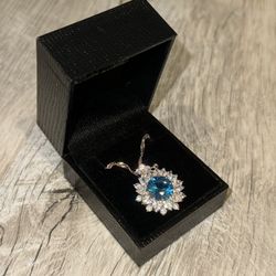 Gold Coast turquoise flower necklace