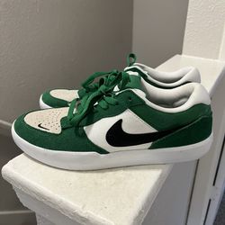 Mens Green Nike’s Size 8
