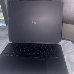 Logitech combo ipad keyboard (13 inch)