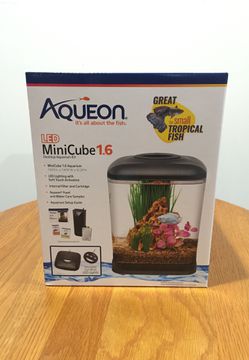 Bourgondië over Middel Aqueon Mini Cube fish tank for Sale in Woodstock, IL - OfferUp