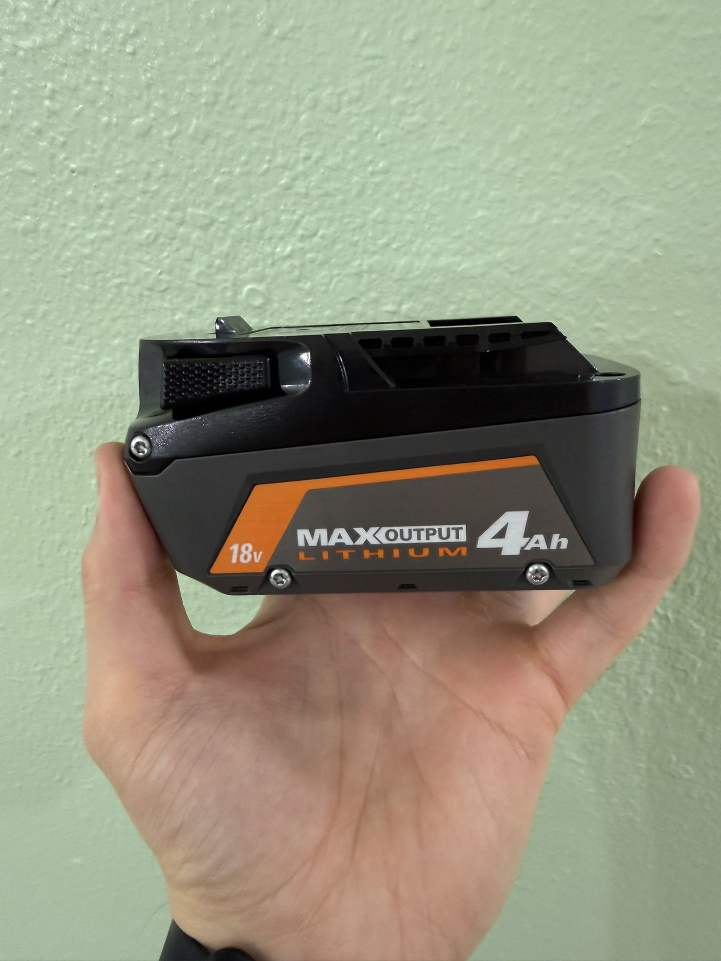 NEW RIDGID BATTERY 18V 4AH MAX OUTPUT