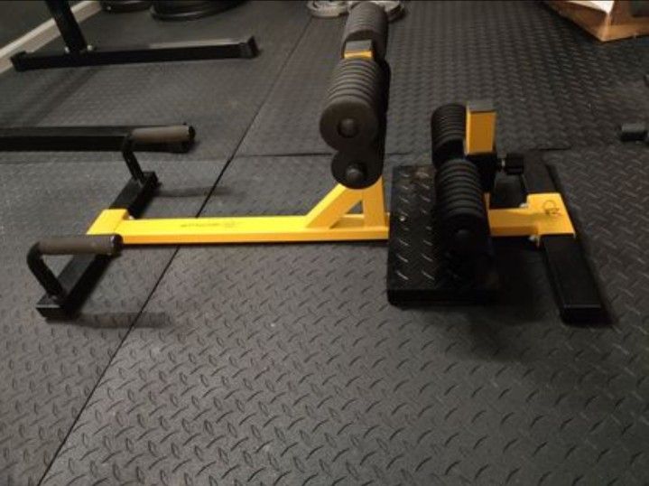 Squat-Assist / Pushup Station