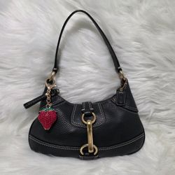 Vintage 06' Coach Black Leveled Leather Mini Hampton Clip Bag