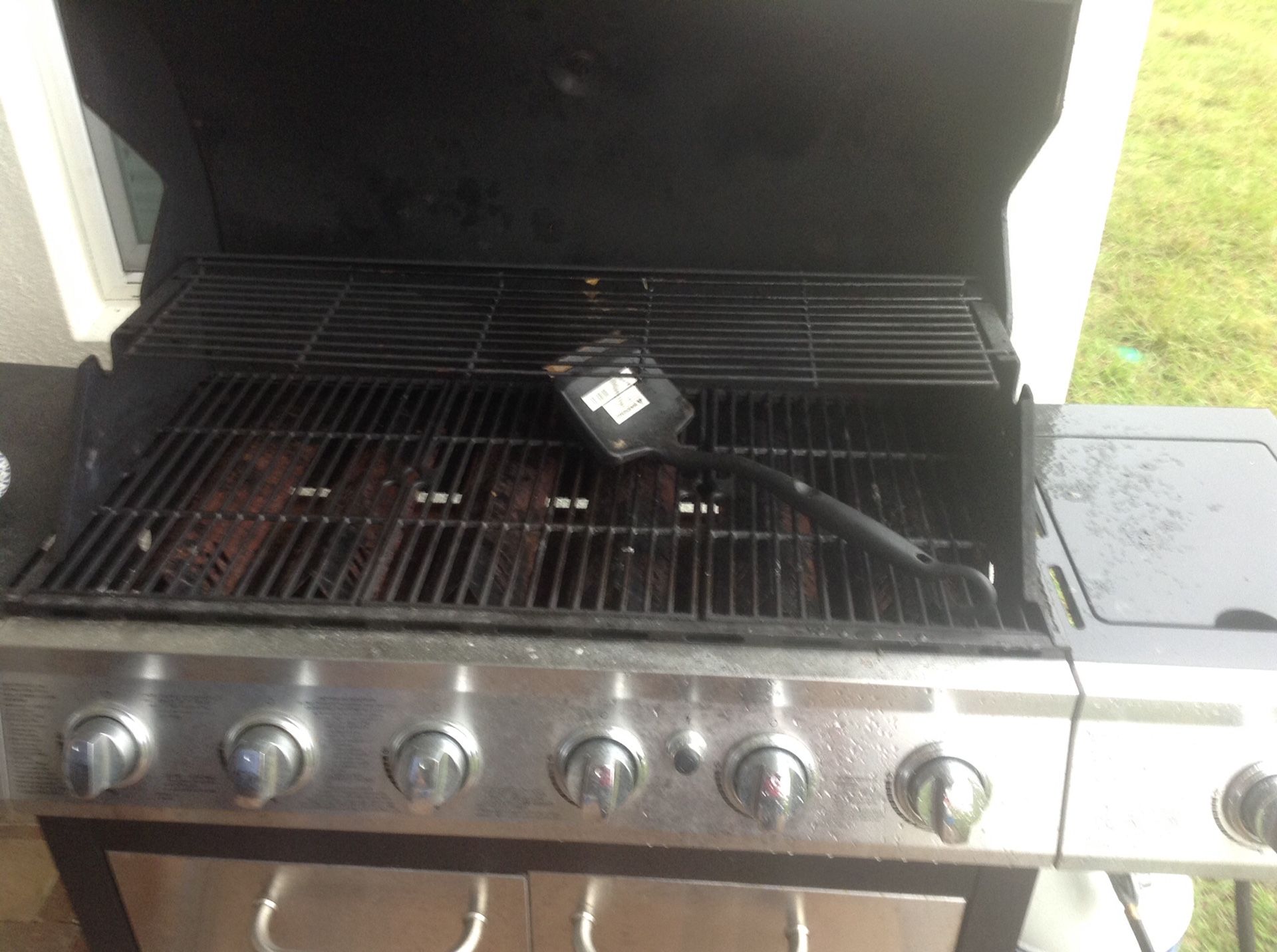 Grill 6 bunner propane barely used