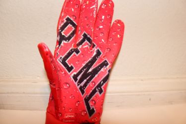 Supreme/Nike red football gloves (Stock x verified authentic) for Sale in  Pembroke Park, FL - OfferUp