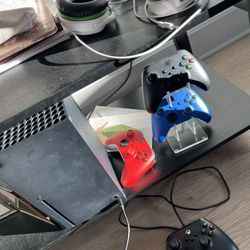 Xbox X 4 Controllers 