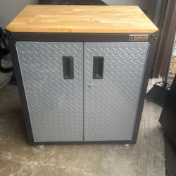 Gladiator Cabinet With Hardwood Top 