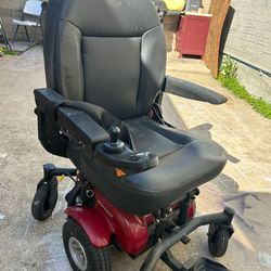 Electric wheelchair