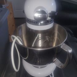 Kitchenaid Artisan Mixer In White. 