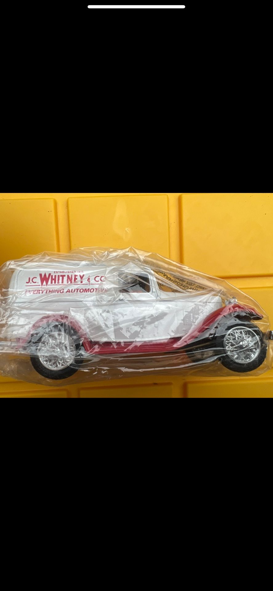 Ertl J C Whitney & Co 1932 Panel Delivery Bank 1:25 New In Box