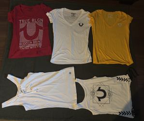 New and Barely Used Women’s True Religion Shirts Size Small