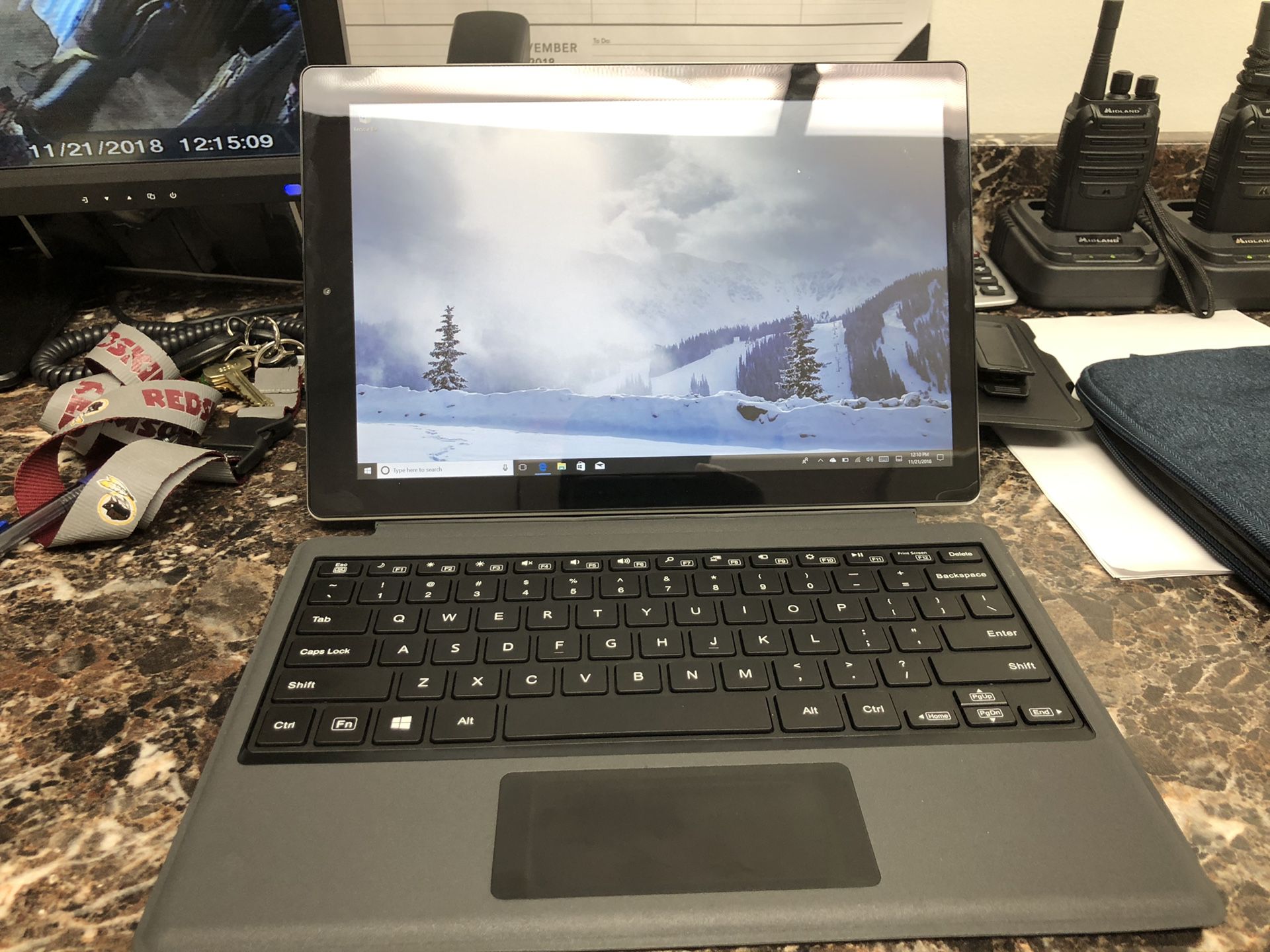 12.1 tablet computer with detachable keyboard