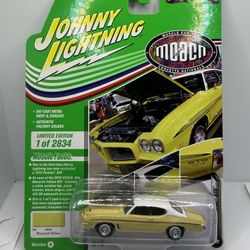 Johnny Lightning Muscle Cars U.S.A. 1972 Pontiac GTO MCACN Limited Edition