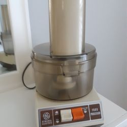 GENERAL ELECTRIC BIG FOOD PROCESSOR IT WORKS PERFECT 