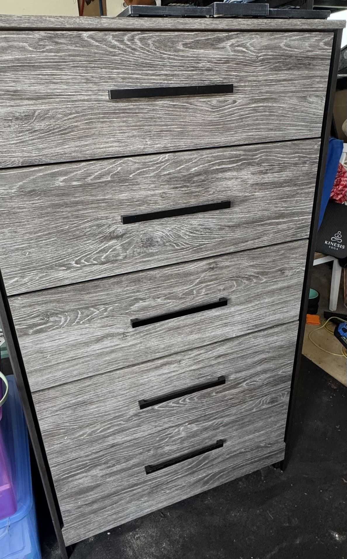  Dresser