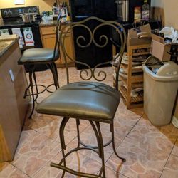 Need Someone To Cut Legs https://offerup.com/redirect/?o=VG8uTWE= ke Counter Stools From  Bar Height  To Counter Height t