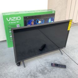 New in Box $90 VIZIO 32” Smart TV D-Series 720p Apple AirPlay, Chromecast Built-in, Screen Mirroring (D32h-J09) 