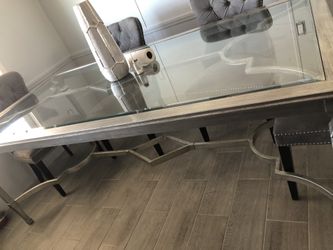 The Glass Top Dinning Table