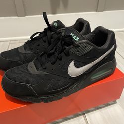 Nike Airmax Command Size 11