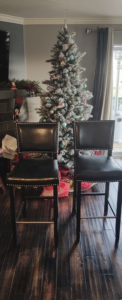 2 Barstools