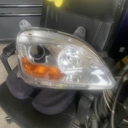 PETERBILT 579 Headlights (pair )