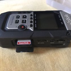 Zoom H4N Pro (2018 Model ) Portable Audio Recorder / Mixer