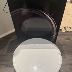 Tikom Robo Vacuum & Mop Combo (White) -Barely Used