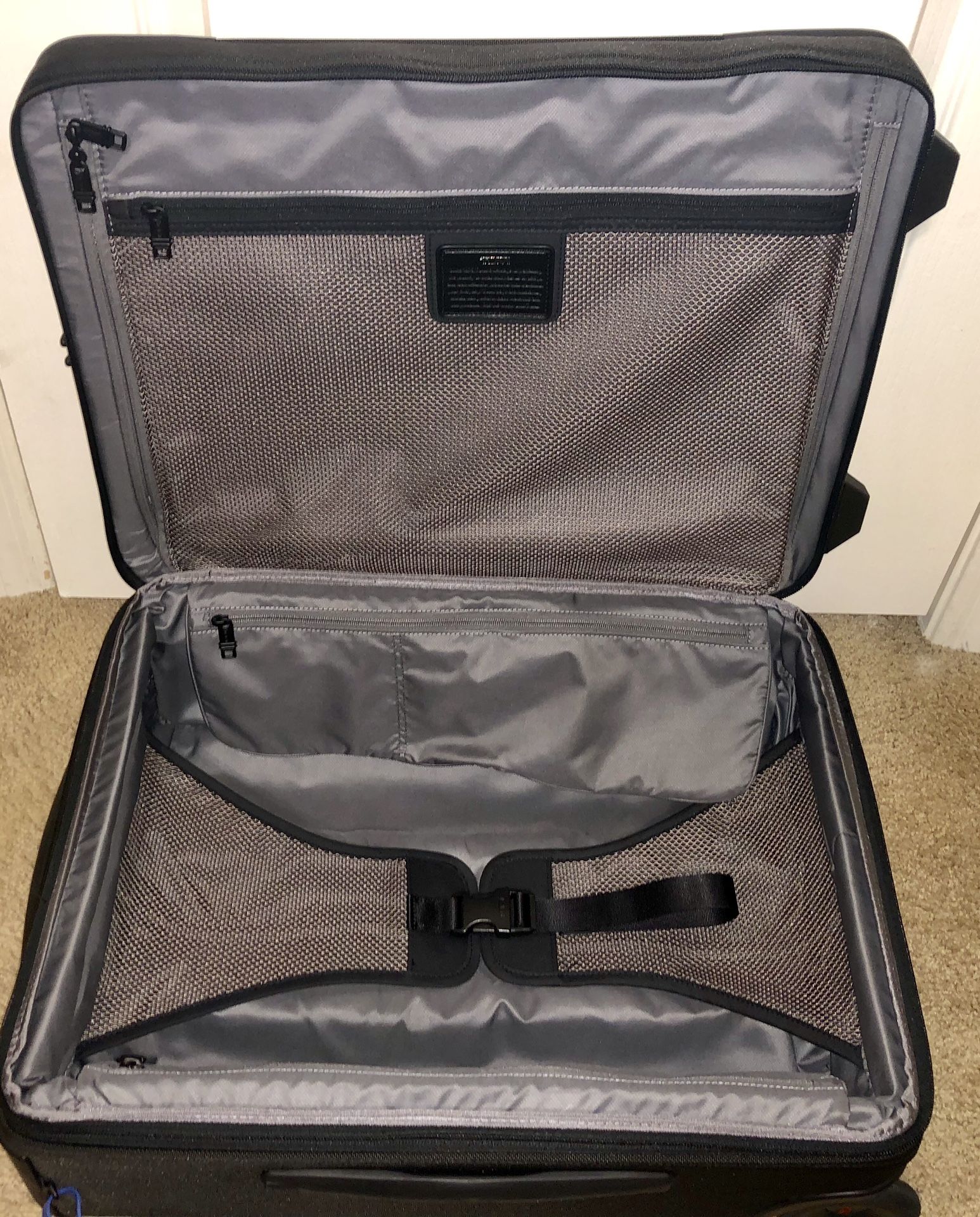TUMI 'Alpha 2' Black Nylon International Expandable Carry-On Luggage - 220211D2U for Sale in Fort McDowell, AZ - OfferUp