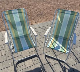 2 Beach Chairs