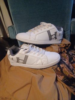 Skate shoes