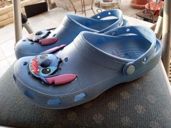 WOMEN'S SIZE 10 DISNEY CROCS