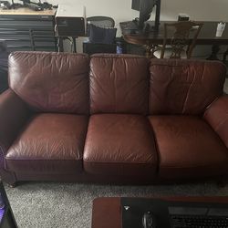 Full-size couch - Burgundy (set 3 of 3)