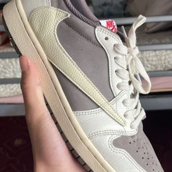 Travis Scott Jordan 1