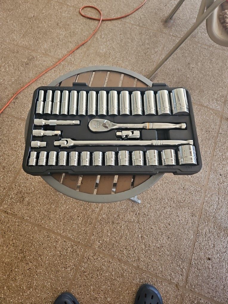 Gearwrench 1/2 Drive SAE Socket Set 33 Piece