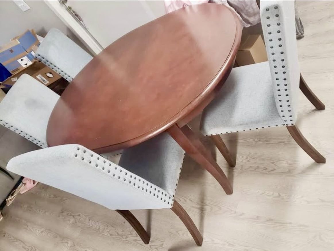 Dining Room Table 4 Chairs Good Condition
