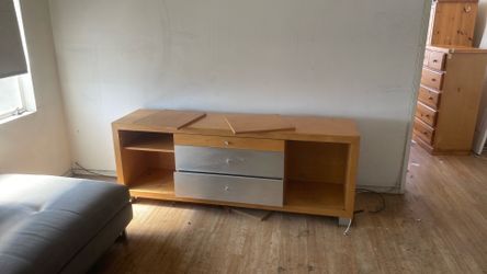 Entertainment center
