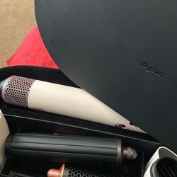 Dyson hair dryer set (read description)