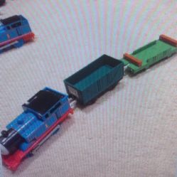 Thomas battery power no 1 with two green cars