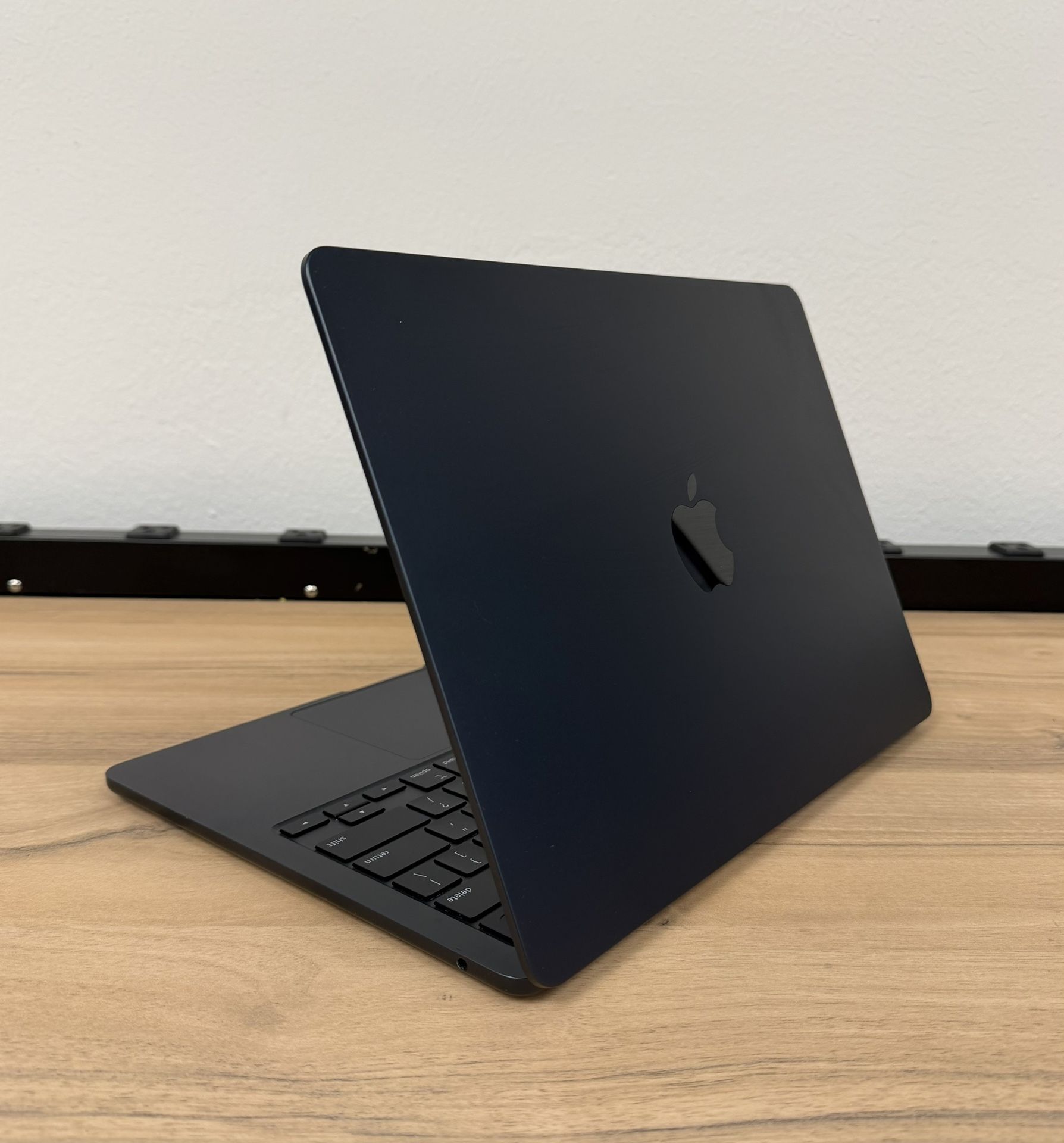 13 MacBook Air M2 8 Core**500GB SSD