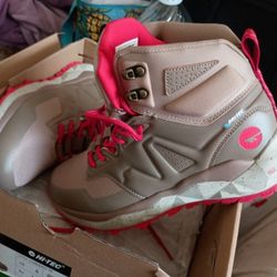 New Balance Shoes/Hiking Boots Very Comfortable 