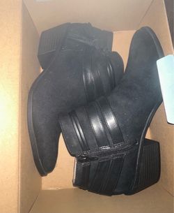 Boots size 7w