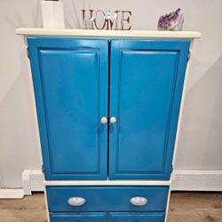 Armoire, Beautifully Refurbished/like New