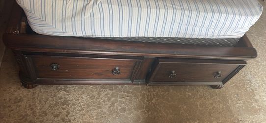 Bed set with mattress