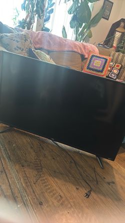 TCL tv 24x38”