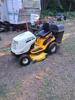 1040 club cadet  riding lawnmower