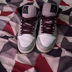 Air Jordan 1 Mid Smoke Grey