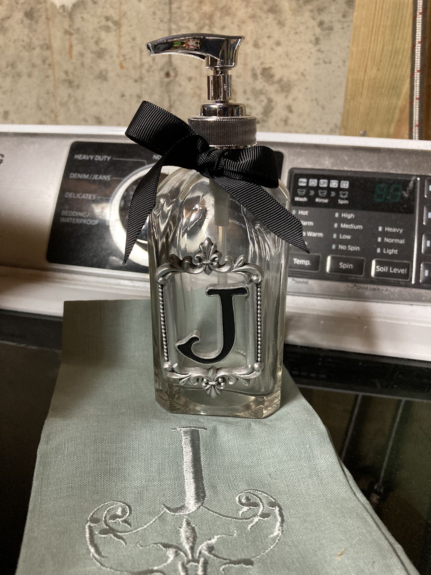 J Soap Dispenser And Hand Towel (new)