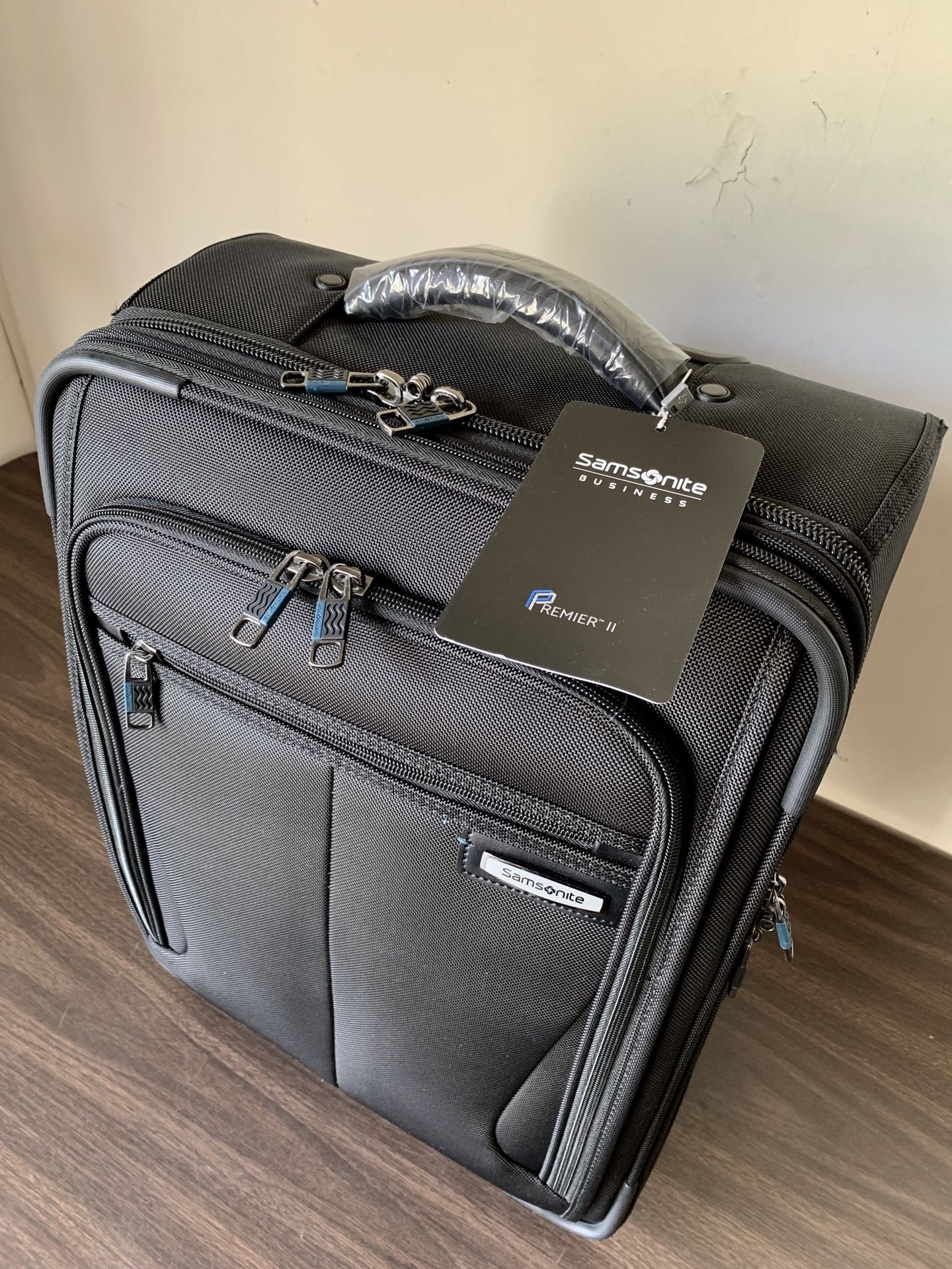 SAMSONITE Premier II Vertical Mobile Office Carry-On