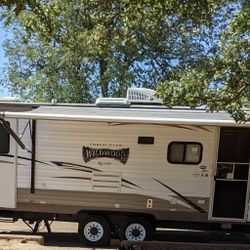 2016 Wildwood FR XLT282QBXL